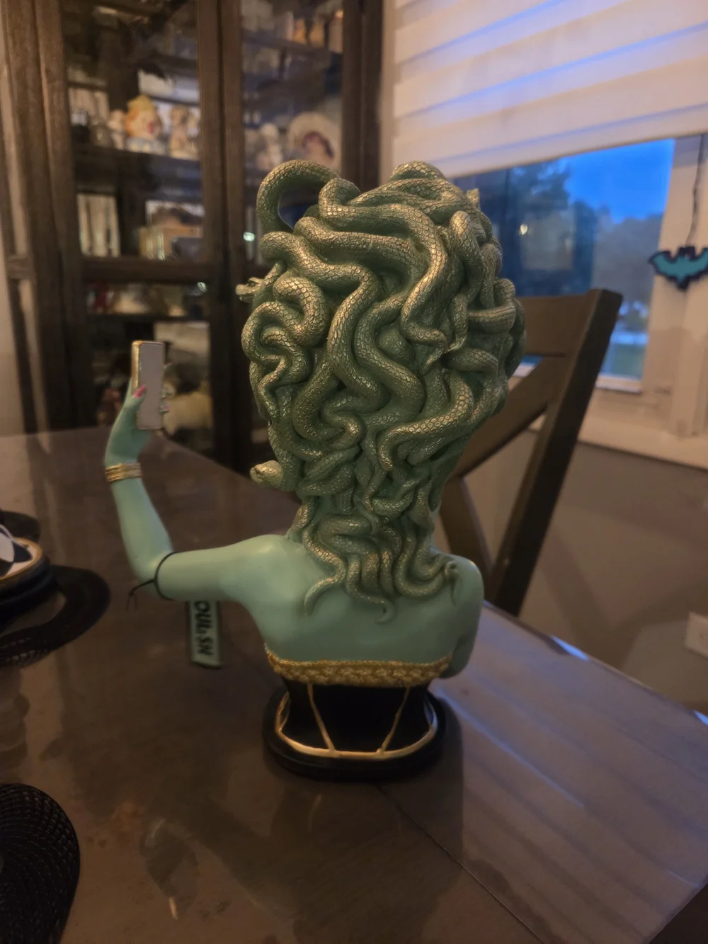 Ghoulish Medusa Selfie Bust Figurine Gold Glam Heart Sunglasses New Halloween
